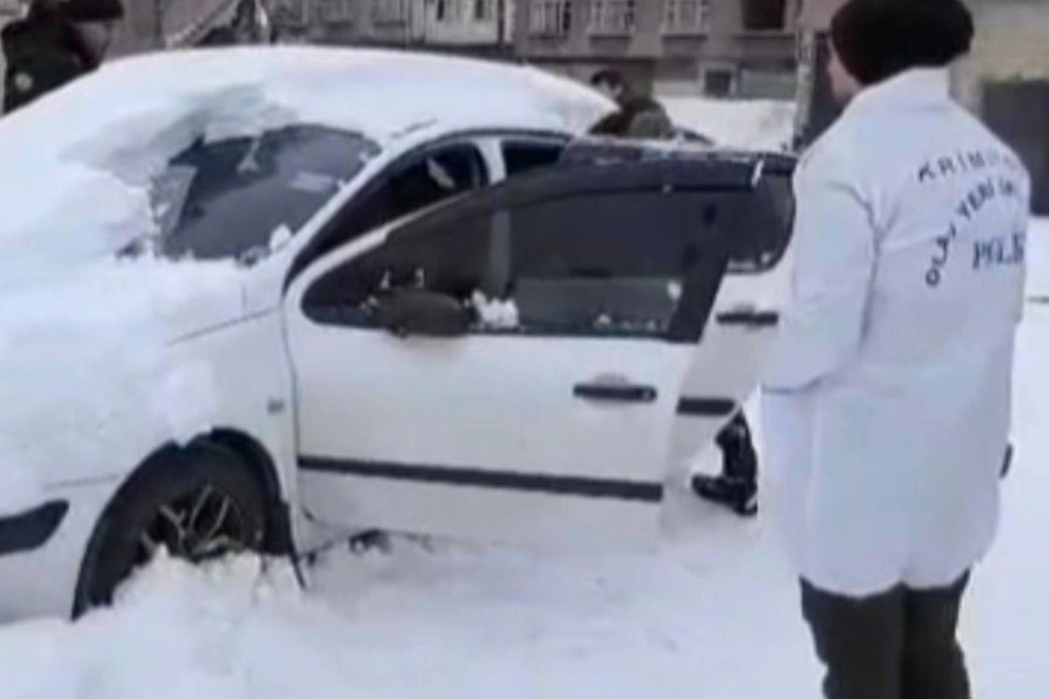 Kayıp olarak aranıyordu, kara gömülmüş araçtan cesedi çıktı