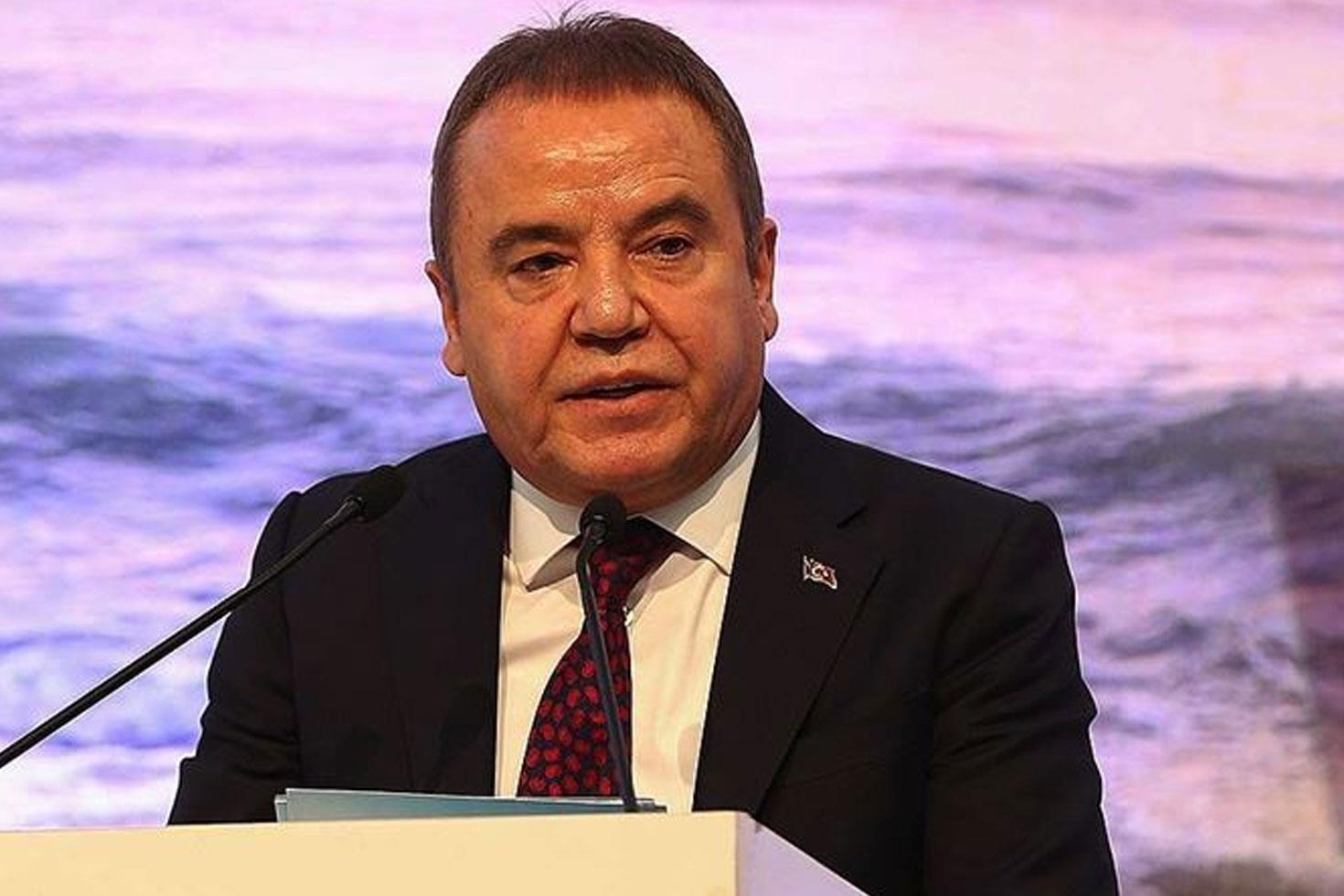 Muhittin Böcek yeniden hastaneye kaldırıldı