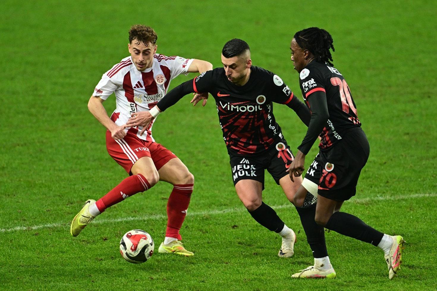 Antalyaspor 7 maç aradan sonra kazandı