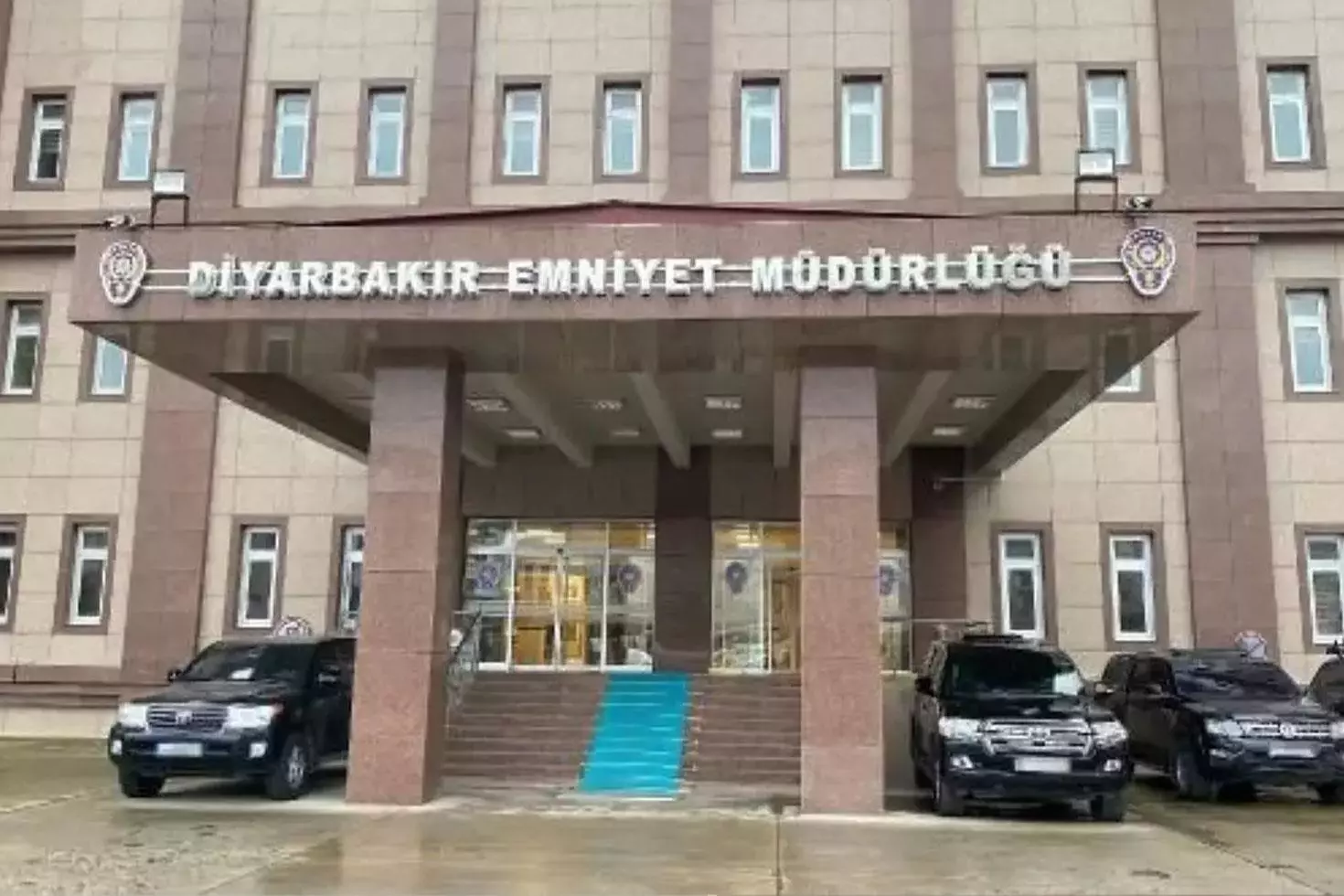 Diyarbakır’da İl Emniyet Müdürlüğü’ne EYP’li saldırı girişimi