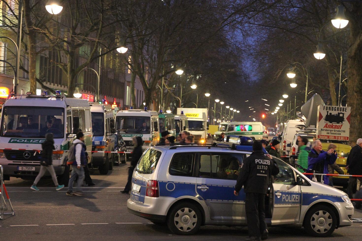 Berlin’de apartman dairesine silahlı baskın, 5 yaralı