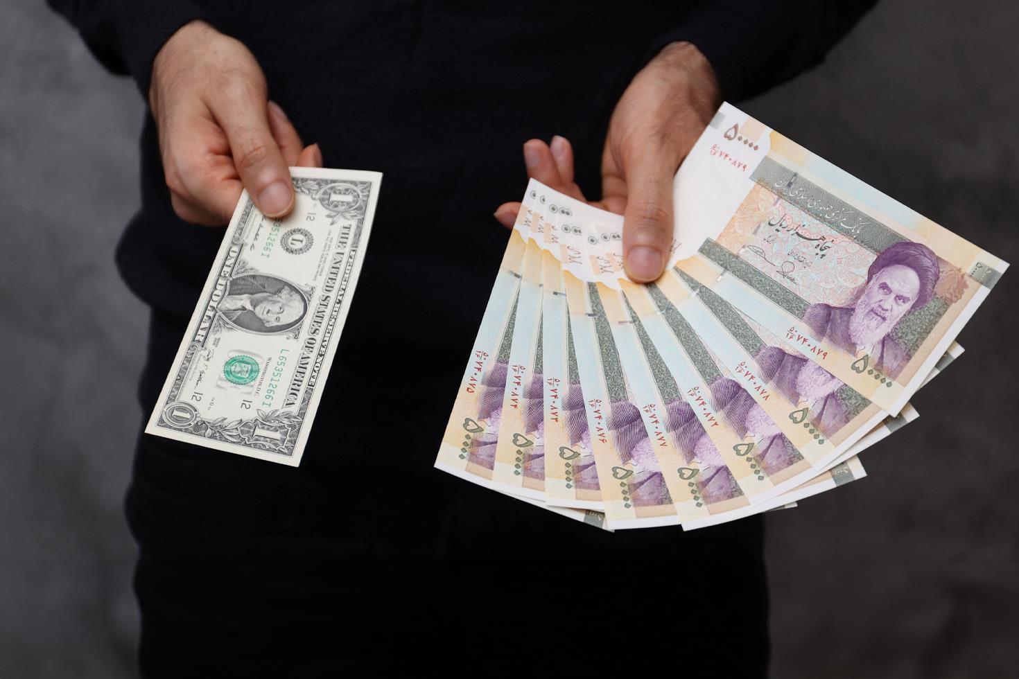 İran riyali, dolar karşısında rekor düşük seviye olan 1,5 milyona geriledi