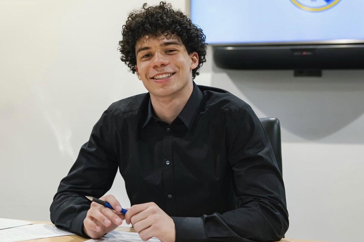 Efsane futbolcunun oğlu Real Madrid ile profesyonel sözleşme imzaladı