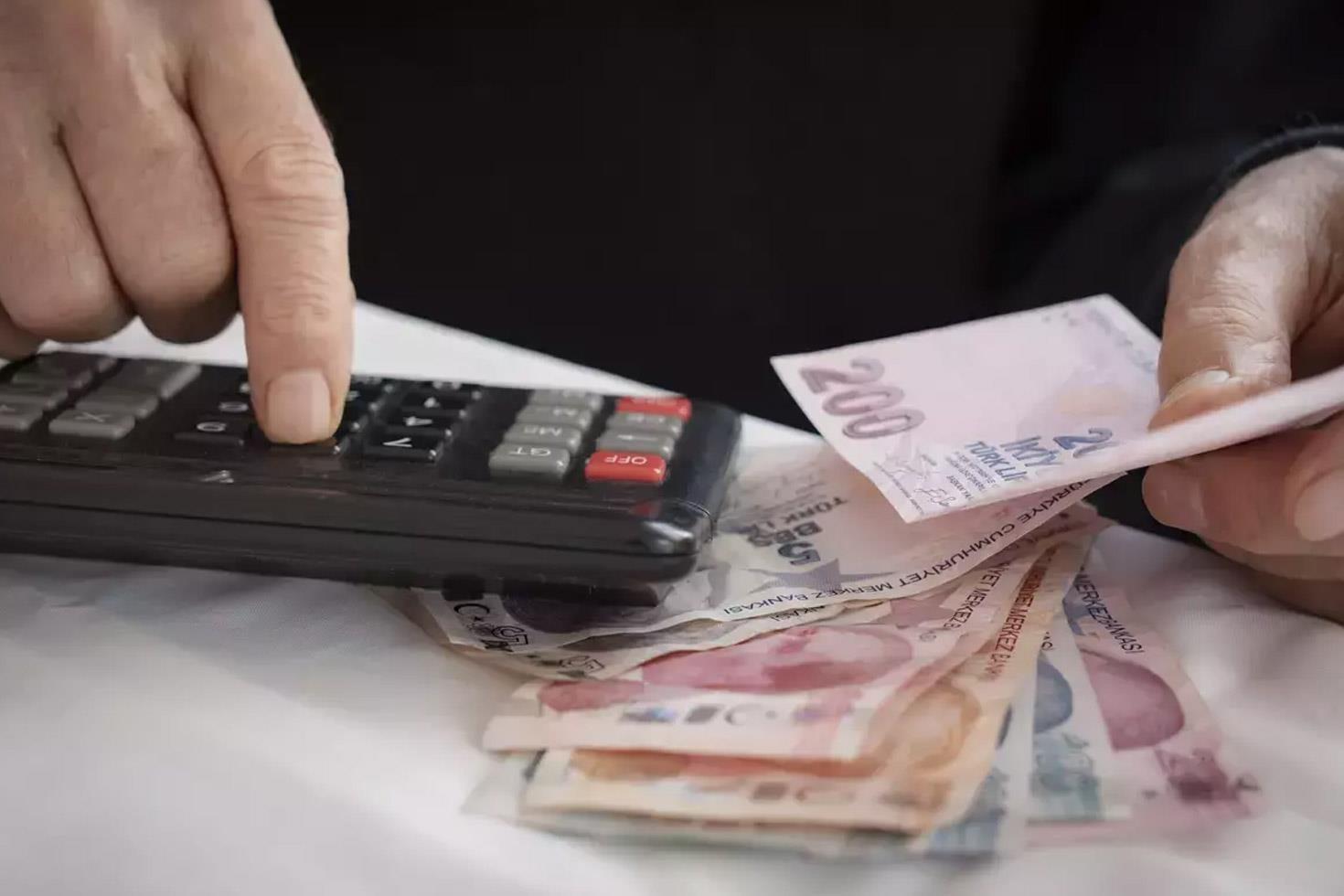 Masadaki rakam netleşti İşte emekliye verilecek bayram ikramiyesi