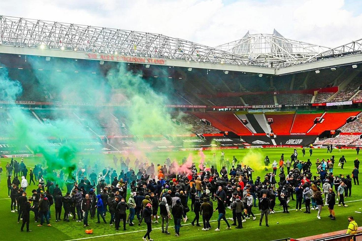 Manchester United’a yıldız isimden çok kötü haber