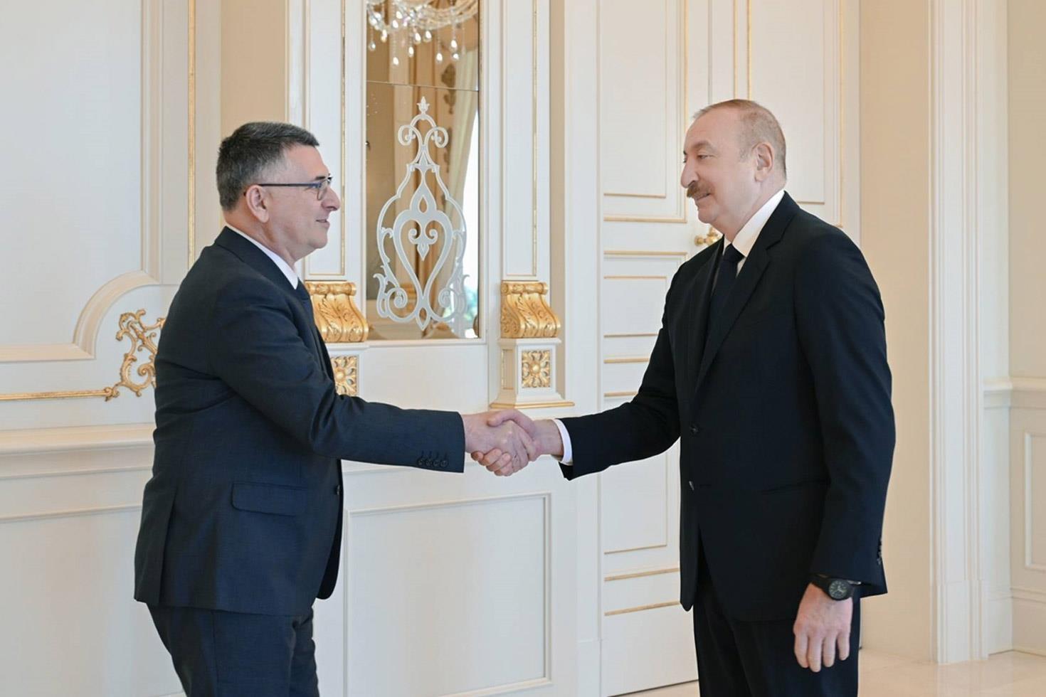 İlham Aliyev, İsrail Dışişleri Bakanı Gideon Saar’ı kabul etti