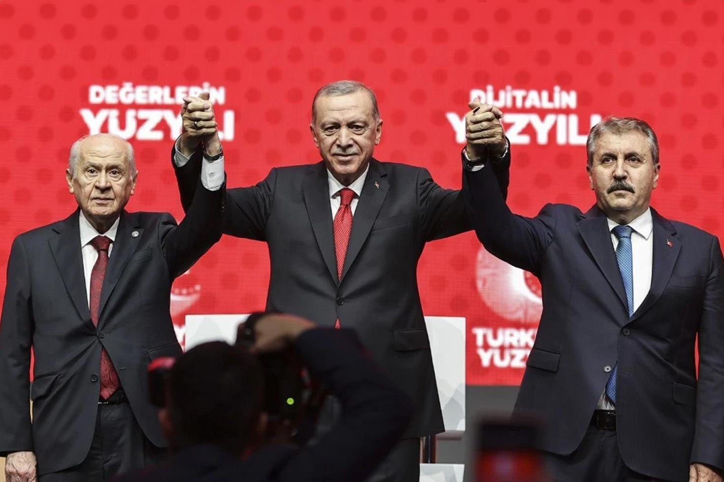 Destici’den DEM Parti’nin saç örme akımına tepki: Bozkurt’un yelesidir, çakalın oyuncağı olamaz