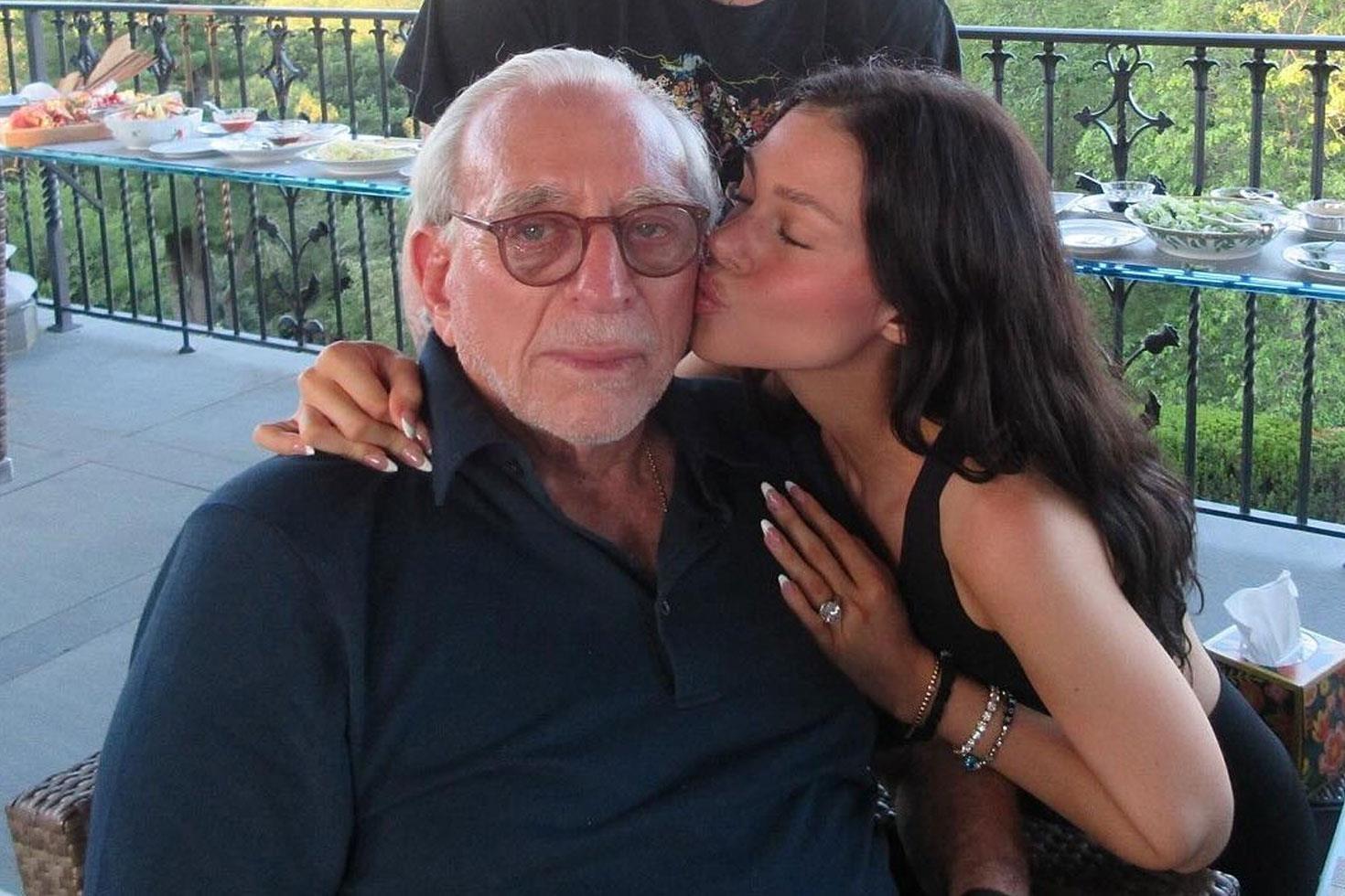 Beckham ailesi gündemden düşmüyor Geline babasından dudak uçuklatan harçlık