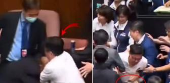 Vekile bak sen! Kaşla göz arasında tasarıyı alıp binadan kaçtı