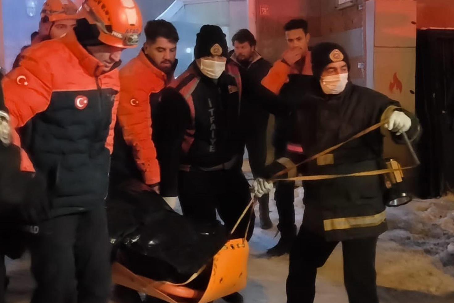 Kars’ta asansör boşluğuna düşerek ölen gencin cesedi, 2 gün sonra bulundu