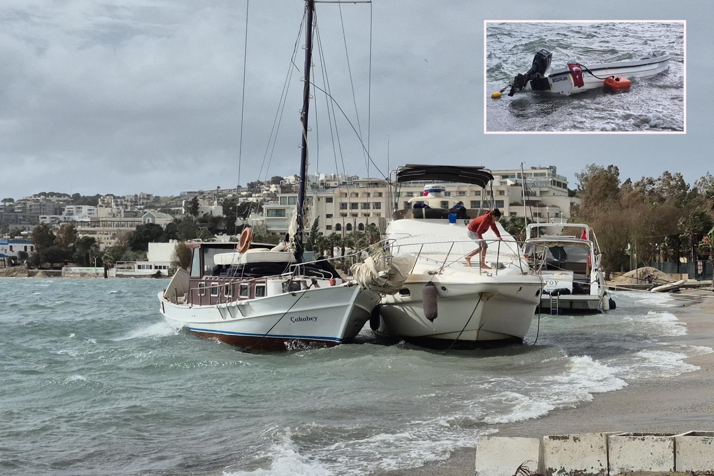 Fırtınada yaprak gibi savruldular: Bodrum’da 8 tekne kıyıya vurdu