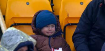 Gözyaşlarına boğulan minik taraftara unutamayacağı jest