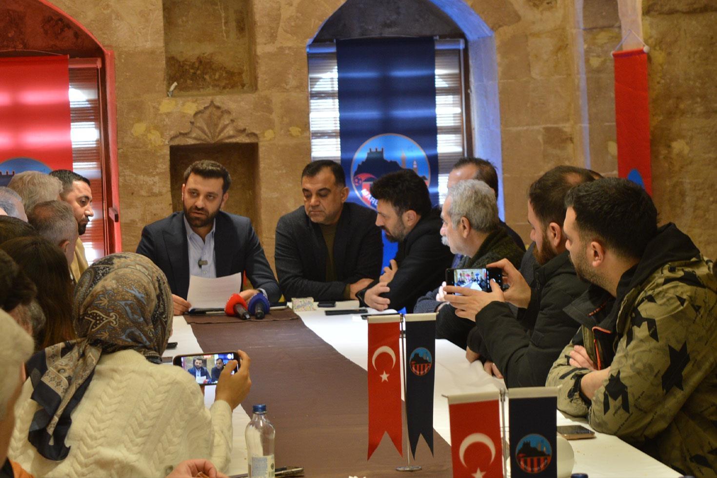 Büyük sürpriz Bahis soruşturmasında ceza alan teknik direktörle yola devam kararı aldılar