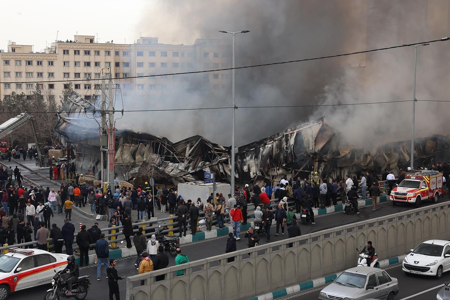 Tahran’daki bir çarşıda yangın çıktı: 200 dükkan küle döndü