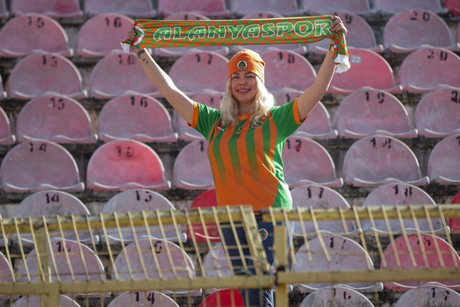 Alanyaspor’u tek başına destekledi Kaç km yol gittiğini duyanlar hayret ediyor