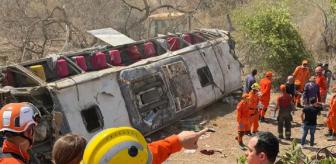 Katliam gibi kaza! Cansız bedenleri otobüsten güçlükle çıkardılar