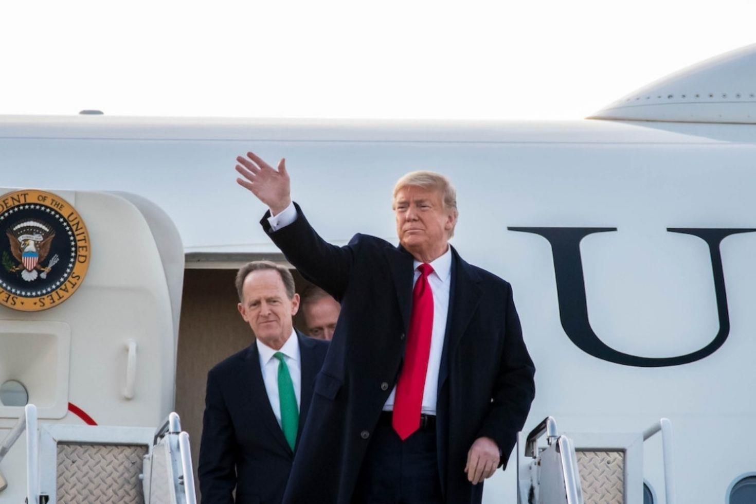 Trump: Uçakta uyumak yerine füzeleri ve düşmanları izlemeyi severim