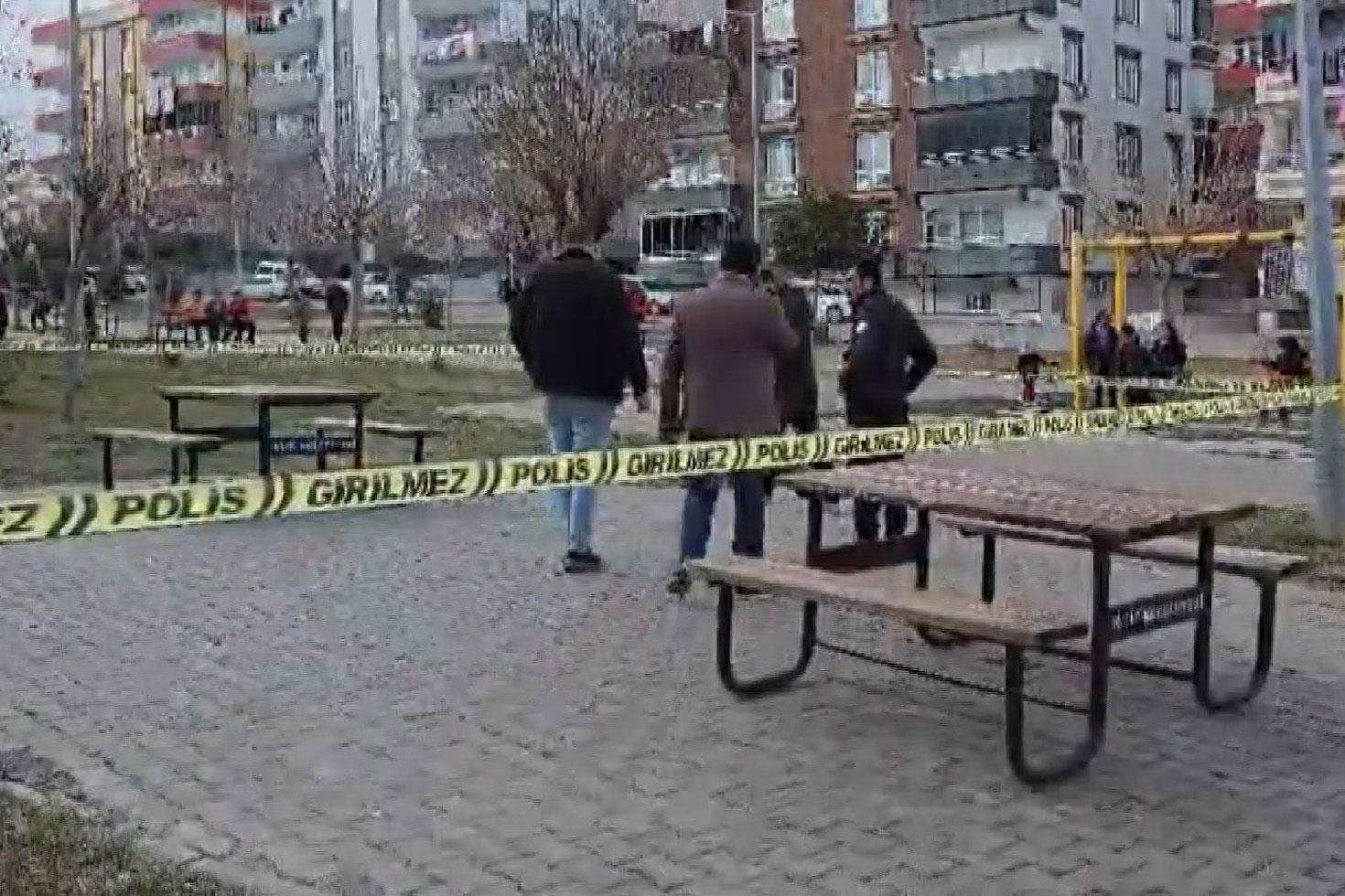 Kızlar arasındaki kavga kanlı bitti Sebebi akılalmaz