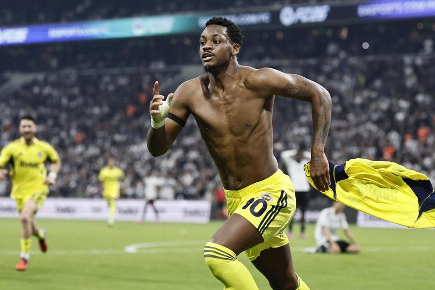 Jhon Duran koca ülkeyi karıştırdı