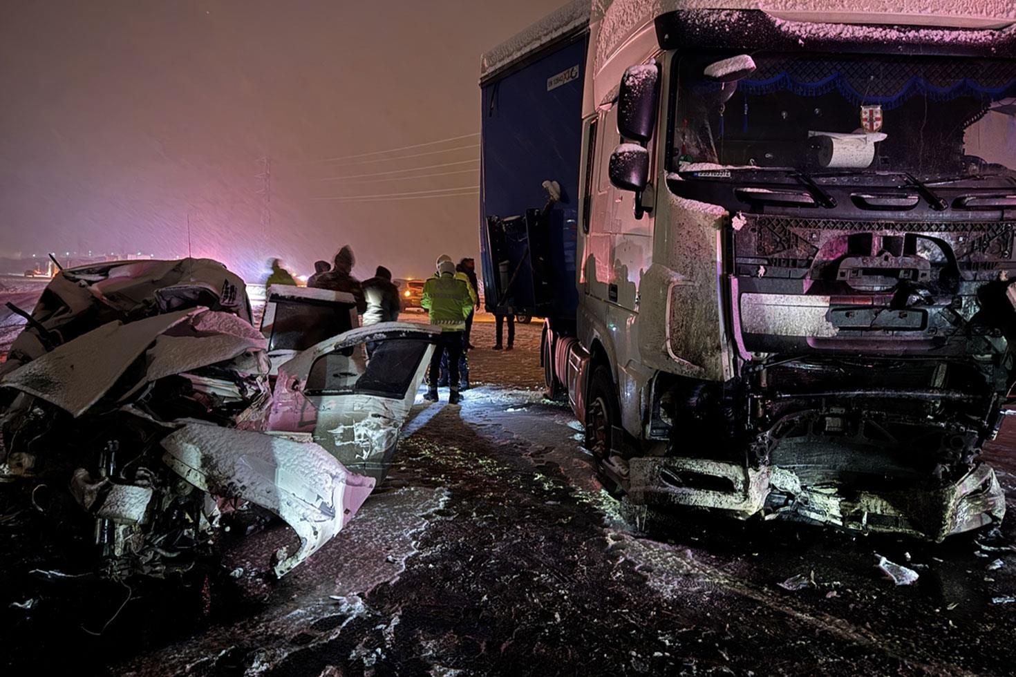 Erzurum’da katliam gibi kaza: 4 kişi feci şekilde can verdi