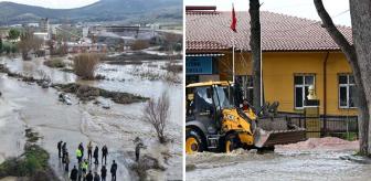 Sağanak sonrası kabusu yaşadılar! Öğrenciler tahliye edildi
