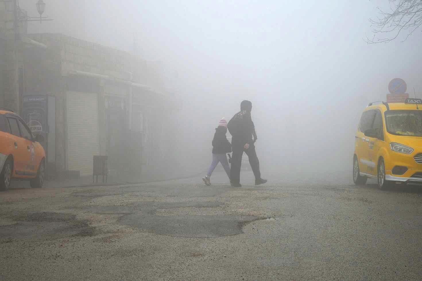 Öğlen saatinde hava bir anda karardı, kimse birbirini göremedi