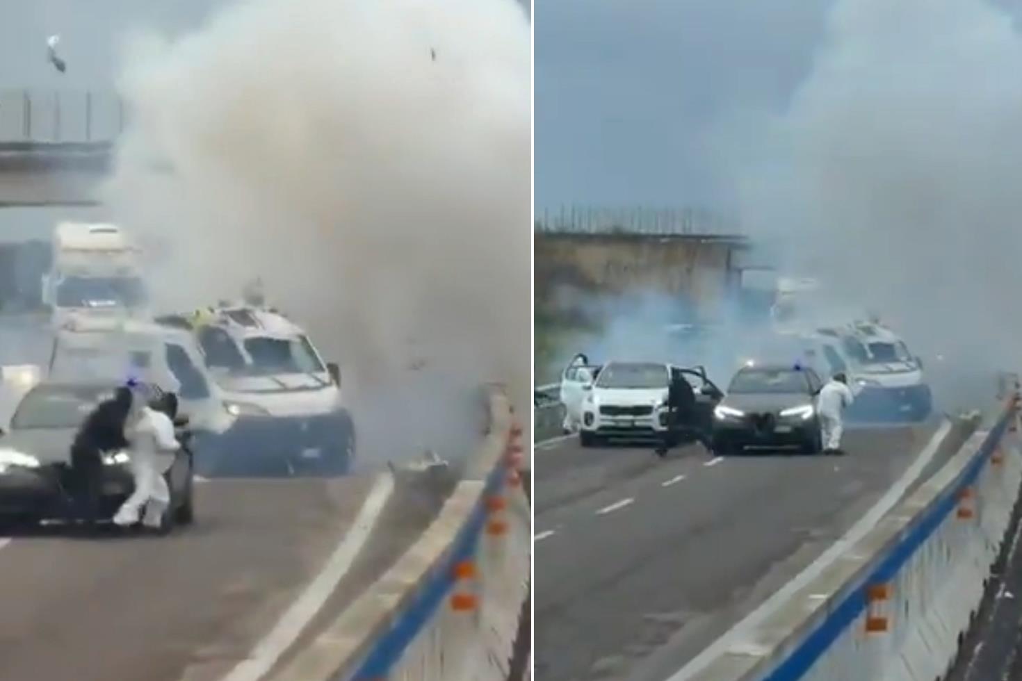 Otoyolda dehşet Zırhlı aracı patlatıp soymaya çalıştılar