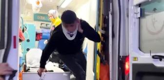 Bıçaklanarak yaralandılar, sedyeden atlayıp gazetecilere saldırdılar