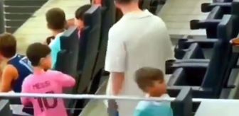 Minik çocuk ünlü ismi görmezden geldi, annesi hemen devreye girdi