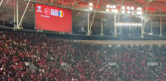 Duygulanmamak elde değil