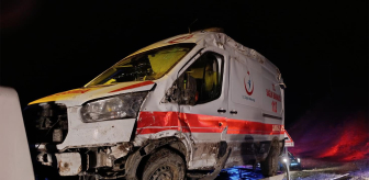 Muş'ta 1 günlük bebeği taşıyan ambulans devrildi: 1'i ağır 5 yaralı