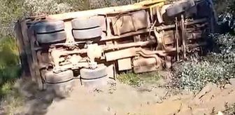 Alanya'da kamyon şarampole devrildi sürücü hayatını kaybetti