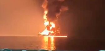 İran'ın BAE'ye ait petrol tankerini vurduğu anlar kamerada