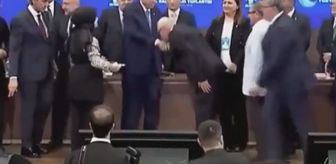 Rozeti taktı, Cumhurbaşkanı Erdoğan'ın elini öptü
