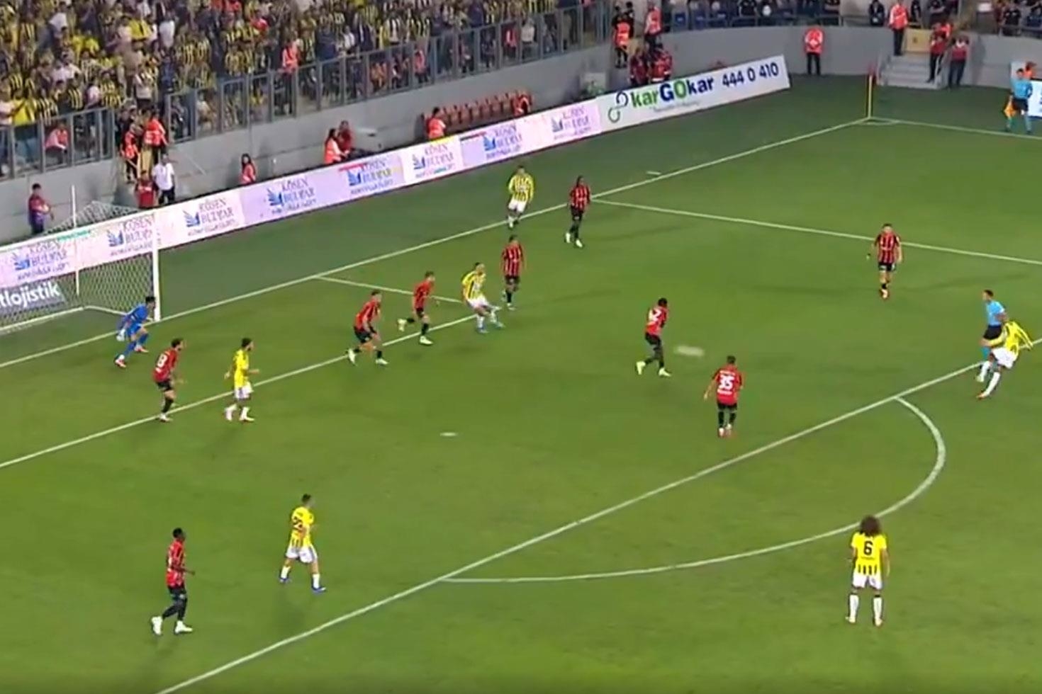 Fenerbahçe kendi kendini yaktı! Taraftar isyanda