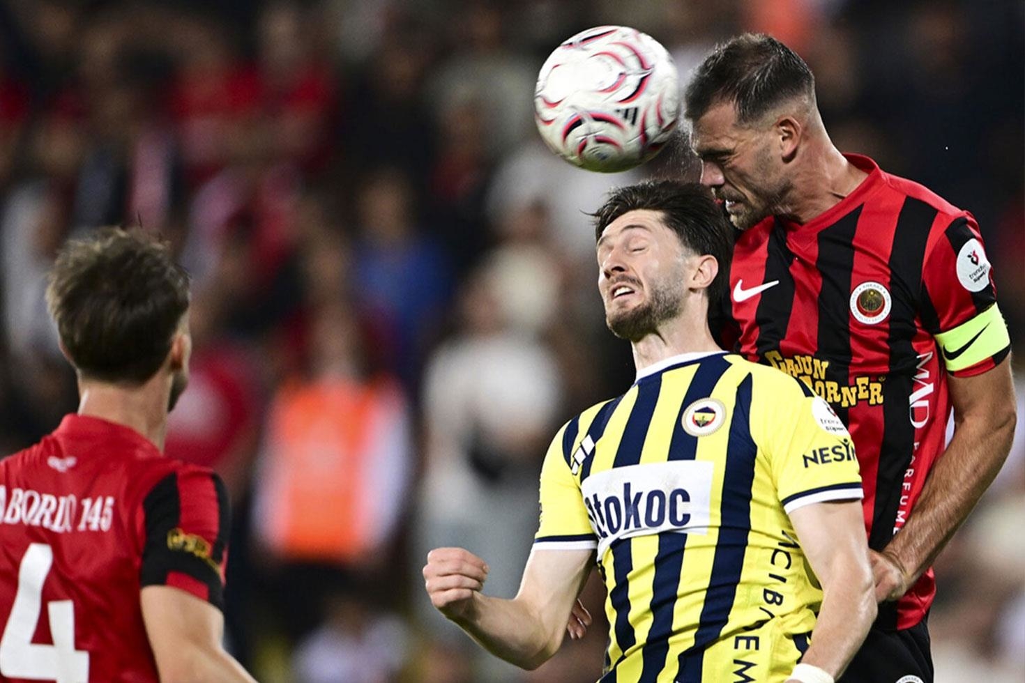 Fenerbahçe'ye sezonun ilk şoku! Öne geçtiği maçı kaybetti