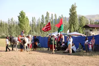 Türk Gelenek ve Görenekleriyle Dünya Evine Girdiler