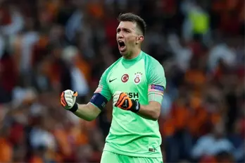 Galatasaray'ın Uruguaylı Kalecisi Fernando Muslera, Mondragon ve Popescu'nun Rekoruna Ortak Oldu