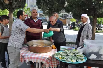 35 Yıllık Çiğ Köfte Ustasının Ramazan Mesaisi