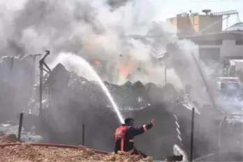 Malatya'da Dondurma Fabrikasında Yangın (1)