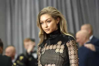 Dünyaca Ünlü Model Gigi Hadid'ten İtiraf: Ben de Dolgun Kalçalarım Olsun İsterdim