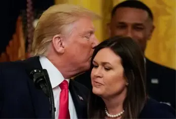 Trump'ın görevi bırakacağını açıkladığı Beyaz Saray Sözcüsü Sarah Sanders kimdir?