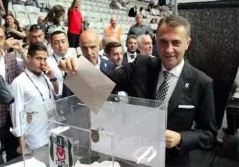 Beşiktaş'ta Tek Aday Olarak Seçime Giren Fikret Orman Tekrar Başkan Seçildi