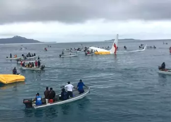 Avustralya'da Pisti Iskalayan Yolcu Uçağı Denize İndi