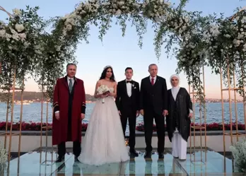 Cumhurbaşkanı Erdoğan, Mesut Özil'in nikah şahidi oldu