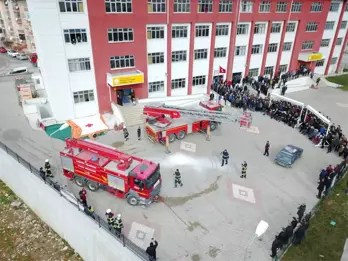 Öğrencilerin Gözü Önünde 3'üncü Kattan Aşağı Atladı