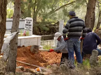 Kuzenlerinin Öz Kardeşleri Olduğunu 70 Yıl Sonra Öğrendi, 6 Mezar Açtırdı