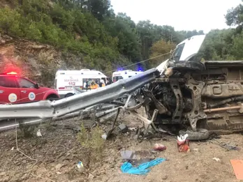 Son Dakika! Antalya'da Yolcu Otobüsü Devrildi: Ölü ve Yaralılar Var