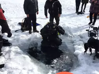 Buzu Kesip Çıldır Gölü'ne Daldılar