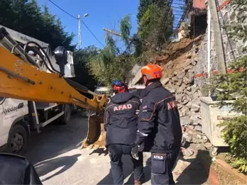 Beykoz'da İstinat Duvarı Araçların Üzerine Çöktü